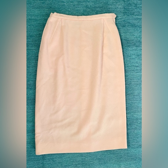 Vintage Retro 1960’s Mid Length Peach 100% Wool Skirt by a coordinate by Talbott - Picture 2 of 16